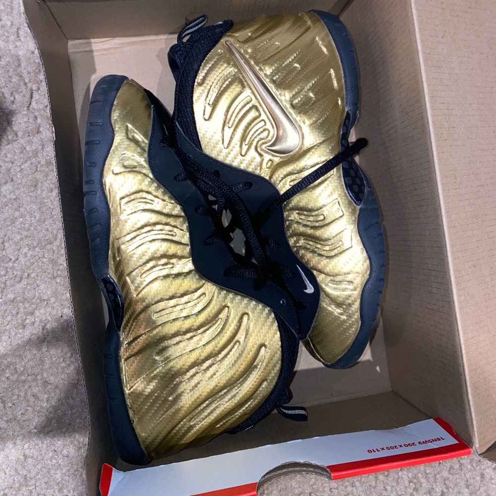 Black and gold foams